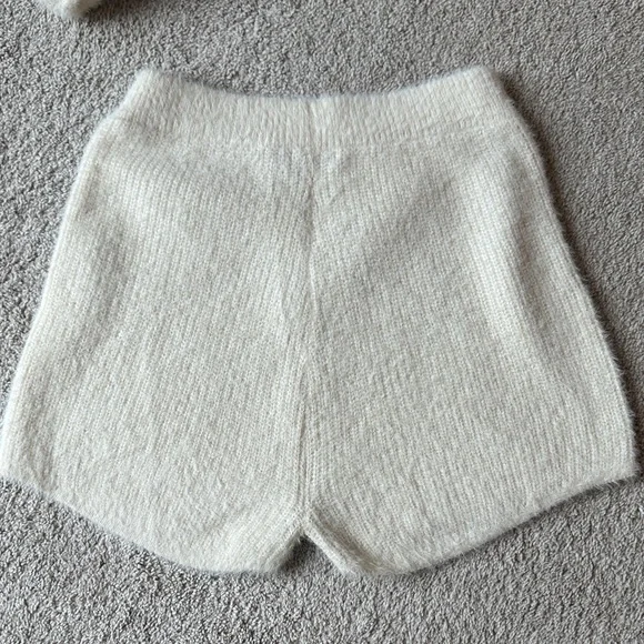 Cozy Cream Sweater and Shorts F-Off Set - Picture 4 of 6